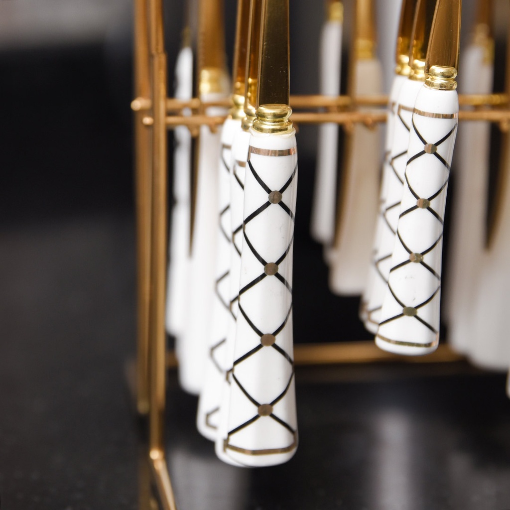 Coffret Ménagère Blanc 24 Pièces avec Support doré poignée en Marbre M2