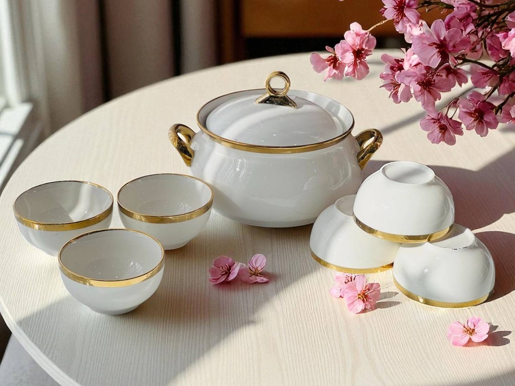 Service a Soupe En Porcelaine Blanc & Doré Avec Cuiellere